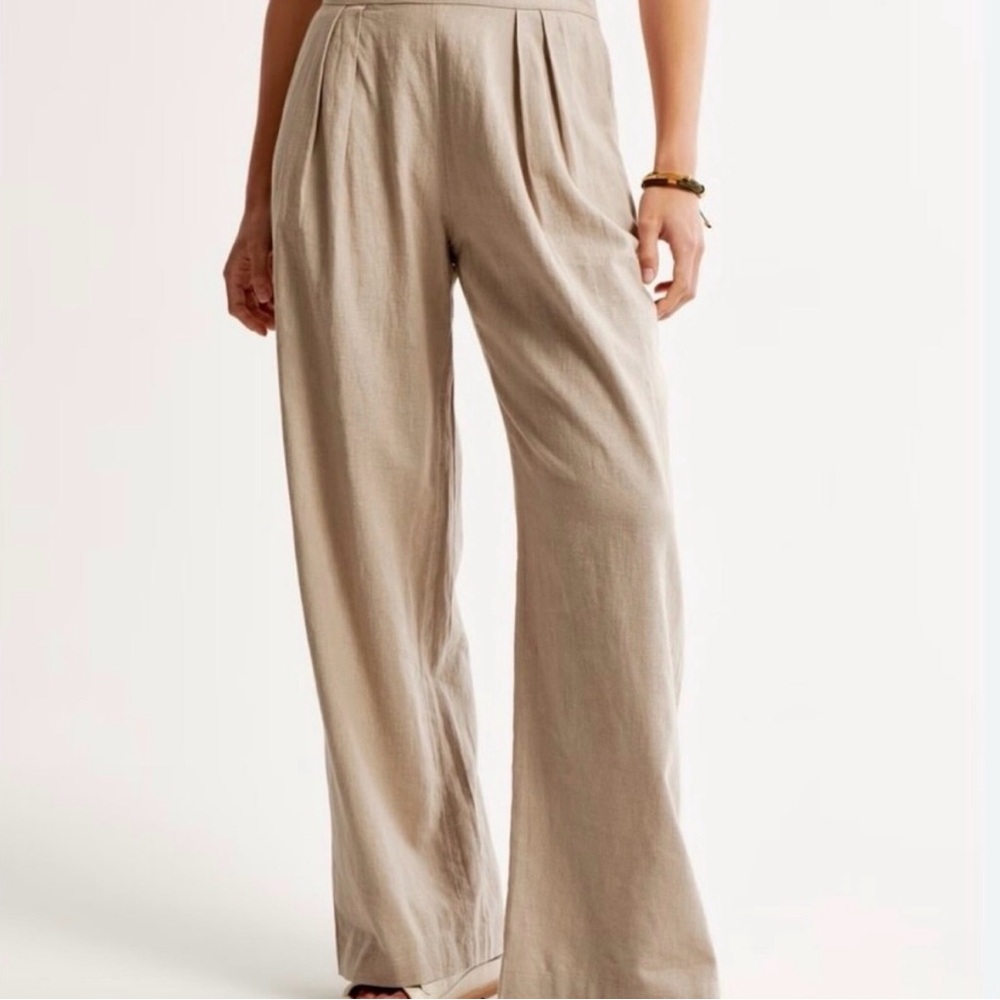 Abercrombie & Fitch Wide Leg Pleated Pants - Beige